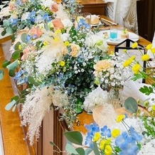 ネオス・ミラベルの画像｜メインテーブルのお花