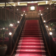 ザ・コンダーハウス（ＴＨＥ ＣＯＮＤＥＲ ＨＯＵＳＥ）の画像｜大階段