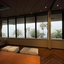 THE BAYSUITE SAKURAJIMA TERRACE（ザ・ベイスイート 桜島テラス）の画像｜親族控え室
カーテンで遮ることも可能