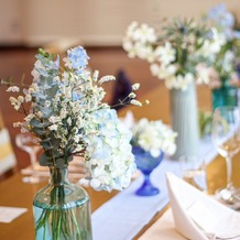 ザ・ヨミタンリゾート　アクアグレイス・チャペル／ワタベウェディングの画像｜披露宴会場のテーブル
テーブルクロスはこんな感じでした。