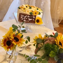 ダニエルハウスの画像｜向日葵のウェディングケーキ