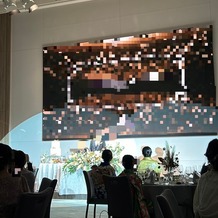 ヒルトン広島の画像｜披露宴会場の正面には大きな液晶スクリーンがあります