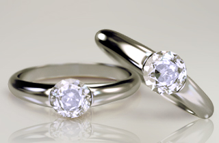 上品な印象の婚約指輪のデザイン！ソリティア・爪なしのリング