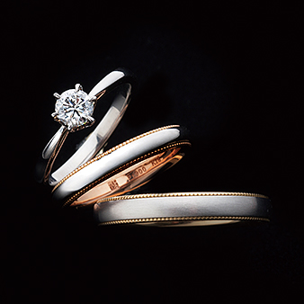 ＴＡＮＺＯ．（鍛造指輪）：大粒ダイヤの婚約指輪とクラシック調を演出した結婚指輪。重ねづけで指を美しく際立たせる