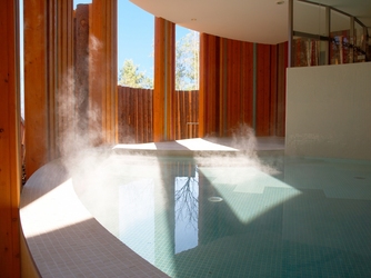 星野リゾート　リゾナーレ八ヶ岳：森に囲まれた温浴施設「もくもく湯」