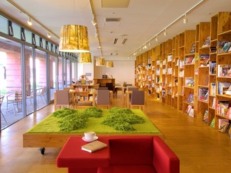 星野リゾート　リゾナーレ八ヶ岳：約５０００冊の本を自由に手に取り、珈琲を楽しむ空間「BOOKS&CAFE」