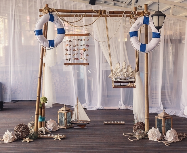 nautical-wedding-decor-reception-arch-lifebelts-seashells.jpg