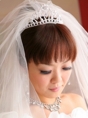 ティアラの花嫁ヘアスタイルカタログ画像一覧 ゼクシィｎｅｔで結婚式 ウエディング ブライダルのヘアスタイル 髪型 探し