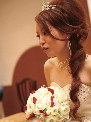 ハーフアップの花嫁ヘアスタイルカタログ画像一覧 ゼクシィｎｅｔで結婚式 ウエディング ブライダルのヘアスタイル 髪型 探し