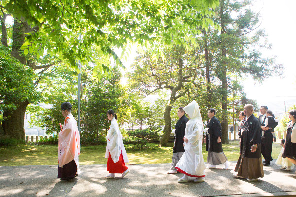 レトロなエトロスーツ。結婚式で一度着用しました。是非、紫のお似合い