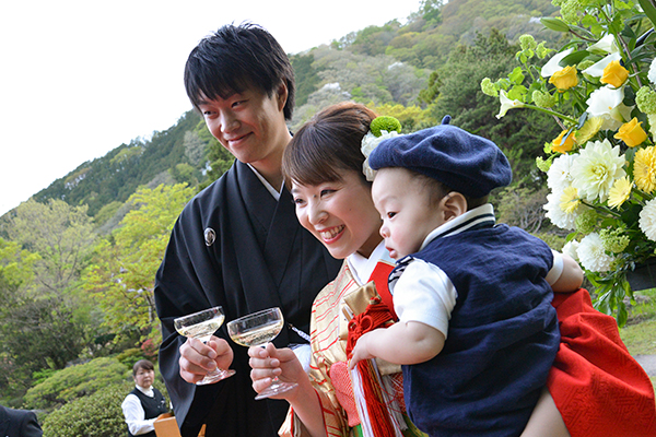 日本庭園にて和の人前式 愛息もお披露目 結婚式実例集 ゼクシィ