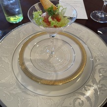 京王プラザホテルの画像｜前菜。ホタテとエビのタルタル。