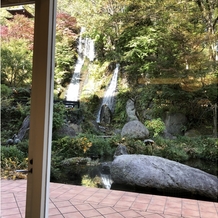 Royal Garden Palace 八王子日本閣の画像｜式場内に滝があります。