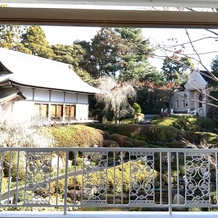 ロイヤルガーデンパレス 柏 日本閣の画像｜エントランスから見える和と洋が同じ空間にある風景