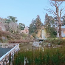ロイヤルガーデンパレス 柏 日本閣の画像｜日本庭園。左手側に神式会場、右手側にチャペルがある。夜はライトアップされる。