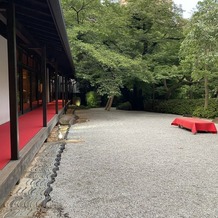 八芳園の画像｜離れの披露宴会場のお庭
和風で素敵