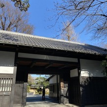 八芳園の画像｜敷地入り口