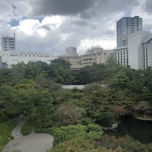 八芳園の画像｜ビルが遠くに見えますが、周りは緑が多いため気になりません。