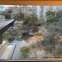 八芳園の画像｜窓から見える庭園です