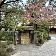 八芳園の画像｜庭園入口