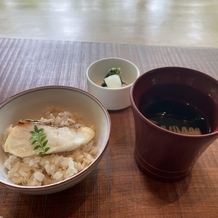 八芳園の画像｜祝鯛の土鍋炊き込みご飯
香の物
若竹のお吸い物