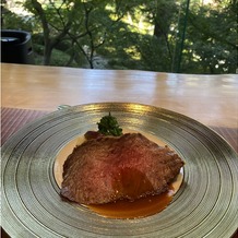 八芳園の画像｜創業以来レシピ変更なしの自慢のローストビーフと季節のお野菜