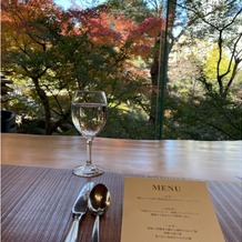八芳園の画像｜試食会場とmenu
外の景色を見ながらゆっくり食事ができます。