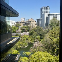 八芳園の画像｜披露宴会場から見える景色