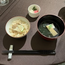 八芳園の画像｜祝鯛の土鍋炊き込みご飯
香の物
若竹のお吸い物