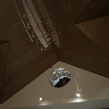 星野リゾート　軽井沢ホテルブレストンコートの画像｜ホテルブレストンコート出入り口天井
