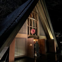 星野リゾート　軽井沢ホテルブレストンコートの画像｜ロケーションフォトをした軽井沢高原教会