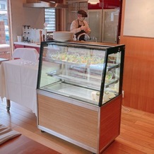 星野リゾート　軽井沢ホテルブレストンコートの画像｜OAKのケース。前菜などをケースに入れるそうです