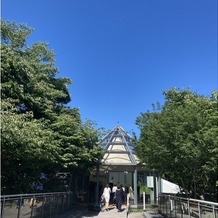 星野リゾート　軽井沢ホテルブレストンコートの画像｜挙式から出て、写真撮影をした場所