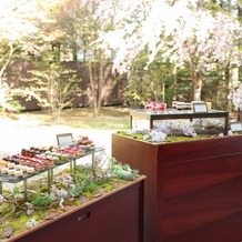 星野リゾート　軽井沢ホテルブレストンコートの画像｜スイーツマルシェ、天気が良かったのでテラスにて