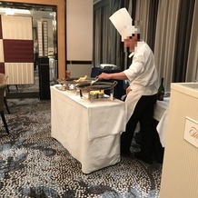 ホテルニューオータニ大阪の画像｜シェフ自らが仕上げをしてくれるパフォーマンス。