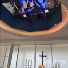 ホテルニューオータニ大阪の画像｜挙式会場の天井デザインです
