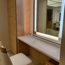 ホテルニューオータニの画像｜新郎新婦の部屋。各部屋にトイレがあり、スピーカーもついています