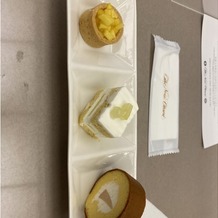 ＳＨＥＬＬ　ＨＯＵＳＥ（シェルハウス）の画像｜試食したケーキです。
左からマンゴータルト、メロンケーキ、桃のロールケーキでした。