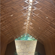 ウェスティン都ホテル京都の画像｜天井から日が差す