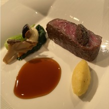 シェラトン都ホテル東京の画像｜国産牛ロース肉のロースト
ヴィオレマスタードのラビゴットとマデラソース
