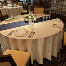 シェラトン都ホテル東京の画像｜披露宴会場のテーブル