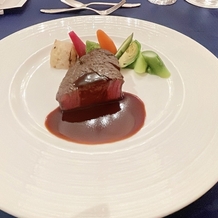 リーガロイヤルホテルの画像｜国産牛ヘレ肉は普通のナイフでもすぐ切れるほどとても柔らかく、大きめに切っても噛み切れる程の柔らかさ。