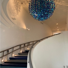 リーガロイヤルホテルの画像｜レストランまでの階段（エレベーターもあり）