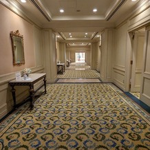 リーガロイヤルホテルの画像｜チャペルまでの廊下等