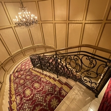 リーガロイヤルホテル東京の画像｜写真撮影の行われる螺旋階段