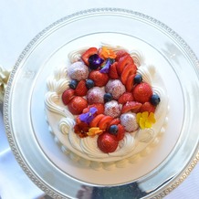 リーガロイヤルホテル東京の画像｜ウェディングケーキは参列者で食べきれる大きさで作っていただきました。とても美味しかったです。
