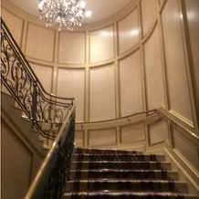 リーガロイヤルホテル東京の画像｜階段か本当に綺麗だったので、ウエディングドレスも映える写真が撮れると思います。