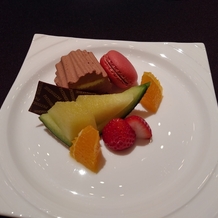 オークスカナルパークホテル富山の画像｜フルーツとマカロン、プチケーキ