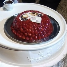 オークスカナルパークホテル富山の画像｜だるまの型を模したケーキ
