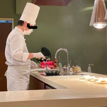 ホテルフランクスの画像｜試食会にて、シェフが目の前で調理してくださっている様子です！